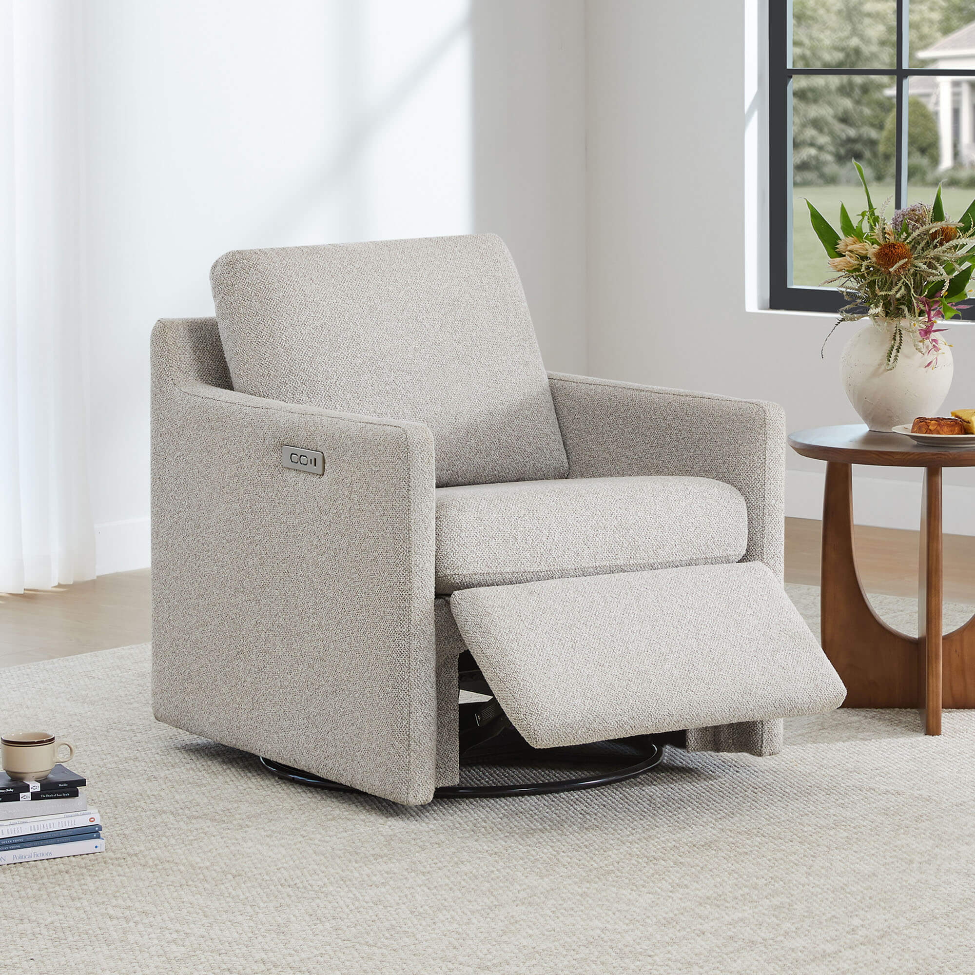 Henry Swivel Accent Chair with Electric Footrests & Charging Ports