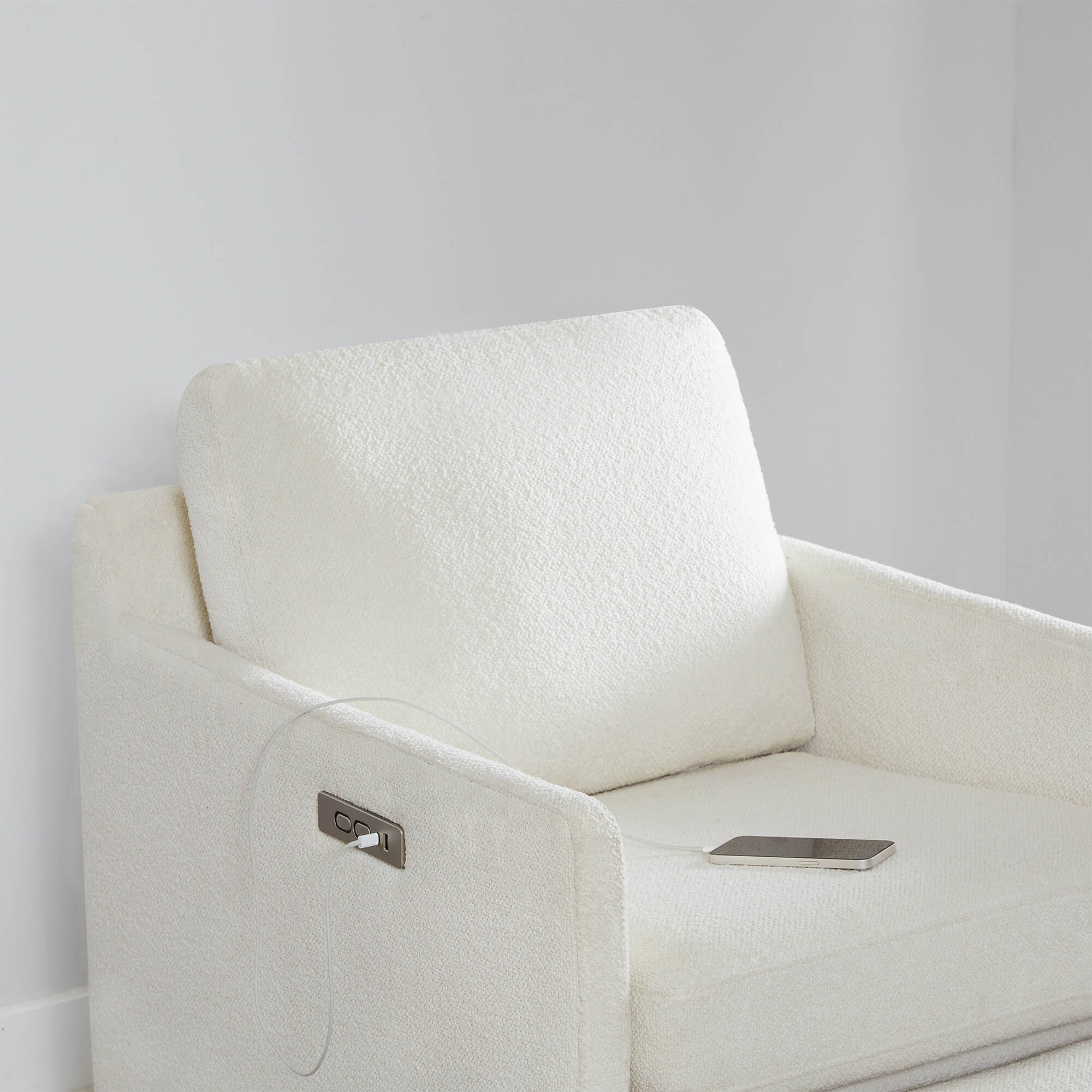 Henry Swivel Accent Chair with Electric Footrests & Charging Ports