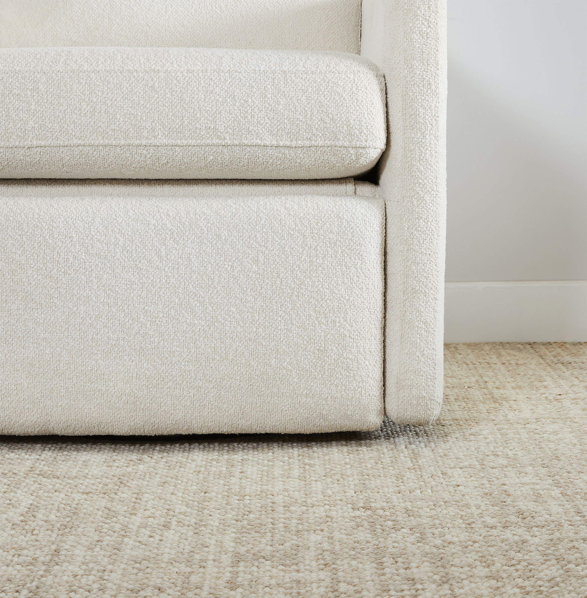 Henry Swivel Accent Chair with Electric Footrests & Charging Ports