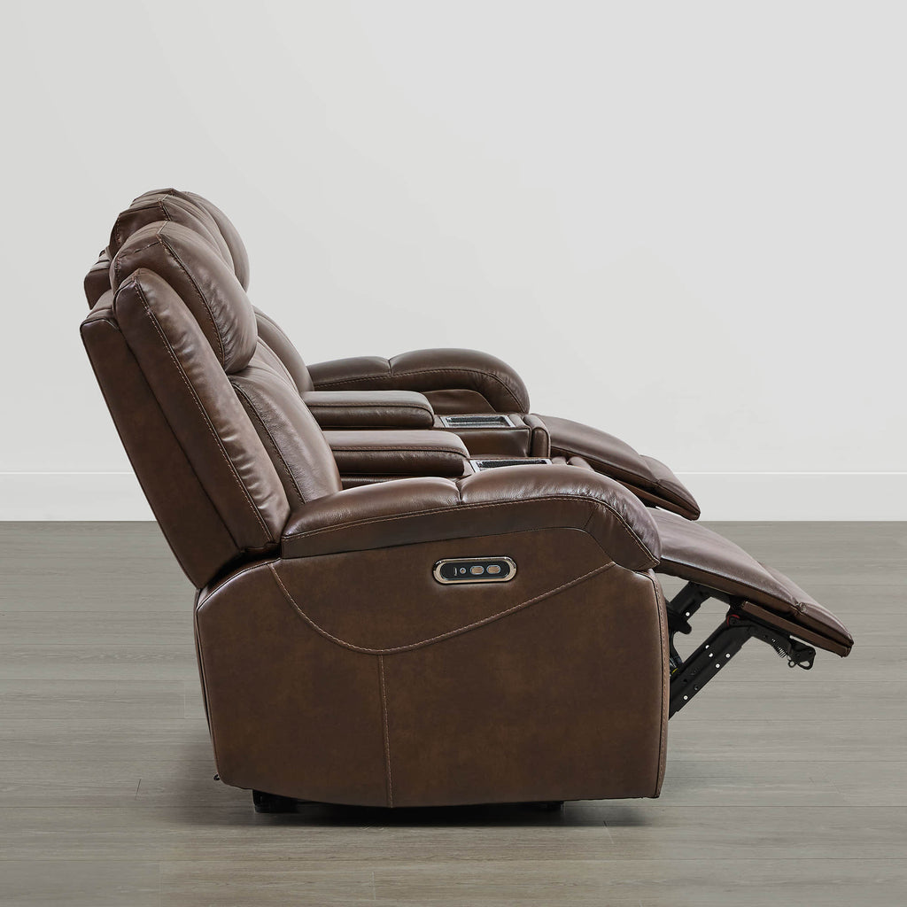 Canapé inclinable électrique Isaac en cuir véritable, avec dossier basculant électrique, pour installation contre un mur.