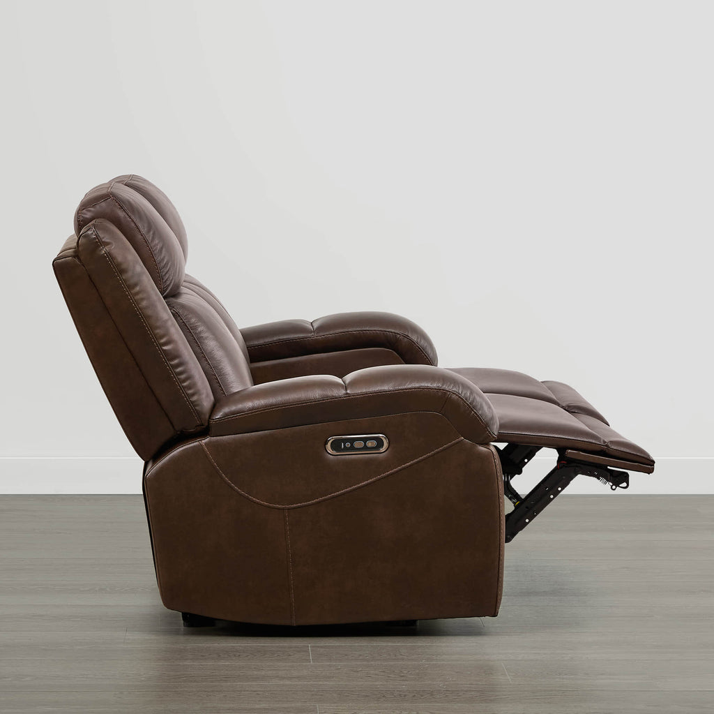 Canapé inclinable électrique Isaac en cuir véritable, avec dossier basculant électrique, pour installation contre un mur.