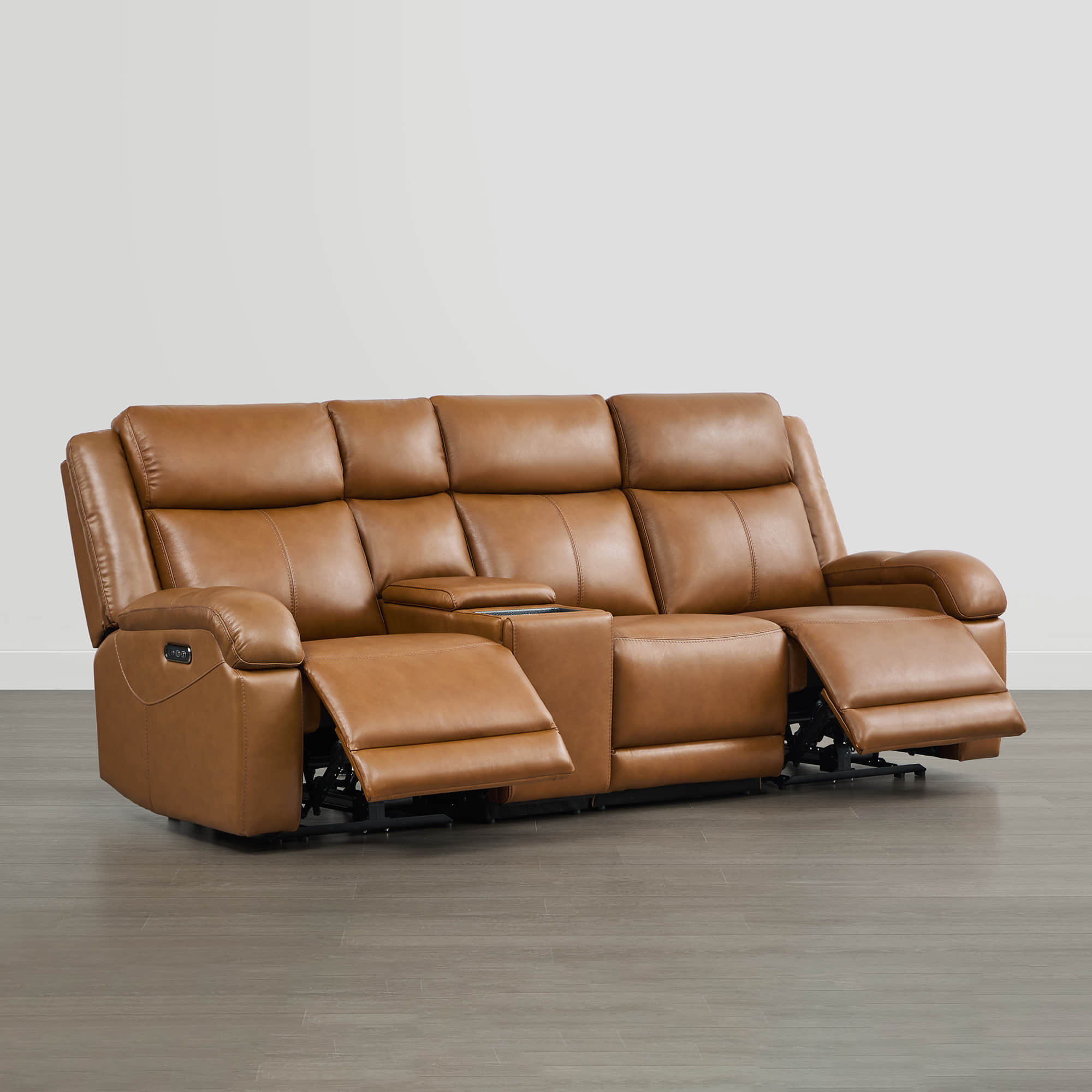 Canapé inclinable électrique Isaac en cuir véritable, avec dossier basculant électrique, pour installation contre un mur.