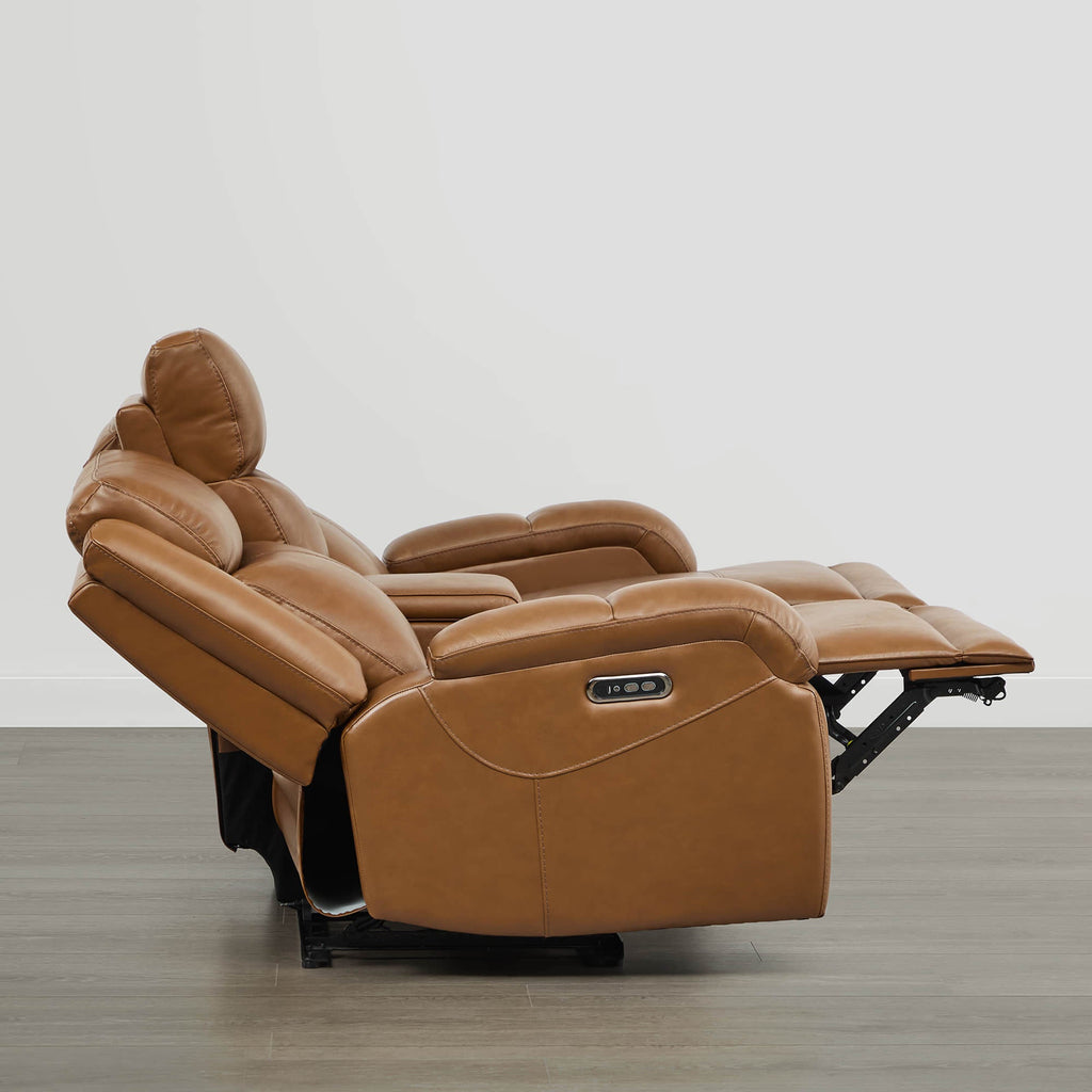 Canapé inclinable électrique Isaac en cuir véritable, avec dossier basculant électrique, pour installation contre un mur.