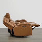 Canapé inclinable électrique Isaac en cuir véritable, avec dossier basculant électrique, pour installation contre un mur.