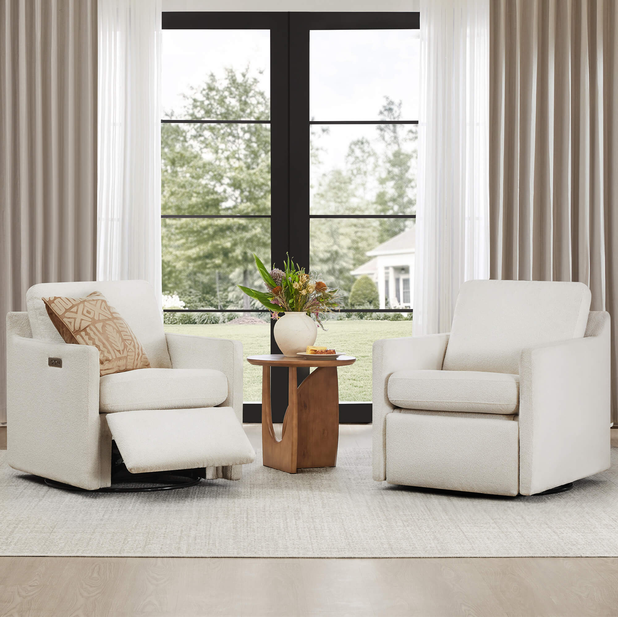 Henry Swivel Accent Chair with Electric Footrests & Charging Ports